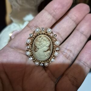 Fashion Jewelry Gold and Pearl Cameo Brooch